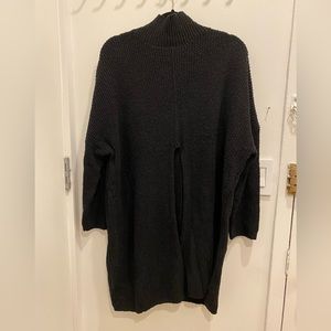 Free people oversized sweater with slit. Size small. Worn once. Great condition!